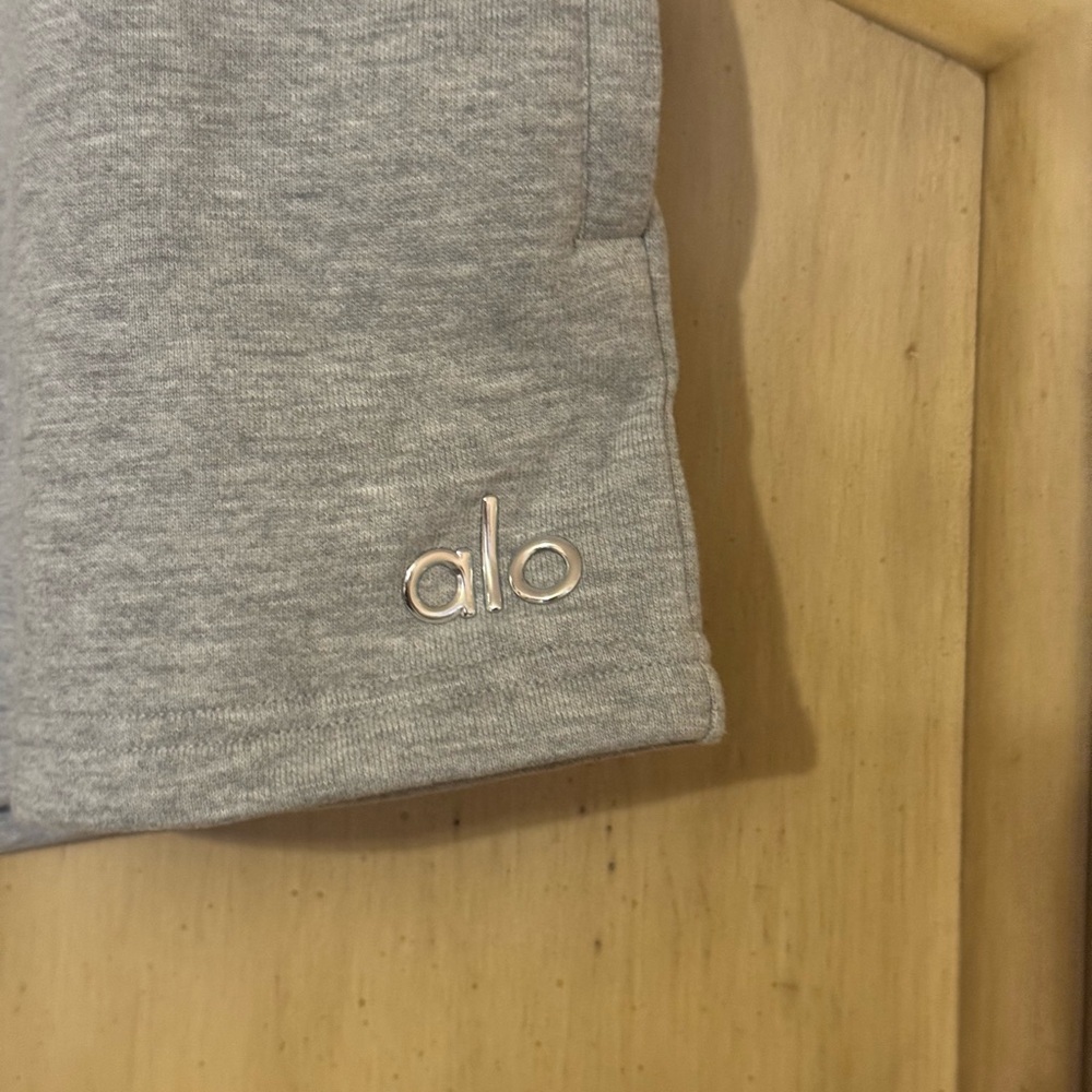 ALO Yoga grey shorts - Picture 3 of 7